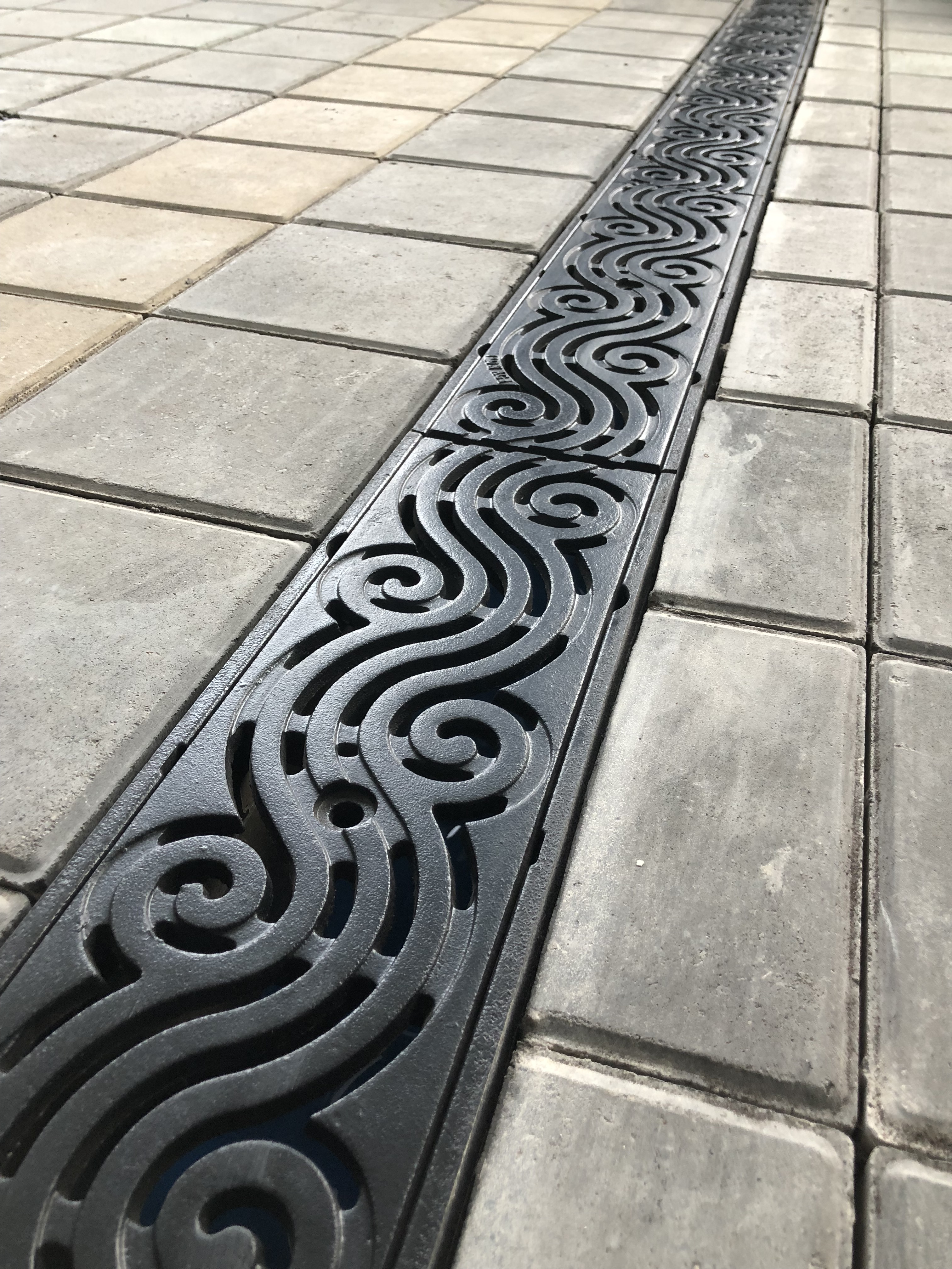 住宅庭院排水選用樹脂線性排水溝簡潔美觀 住宅庭院排水選用樹脂線性排水溝簡潔美觀